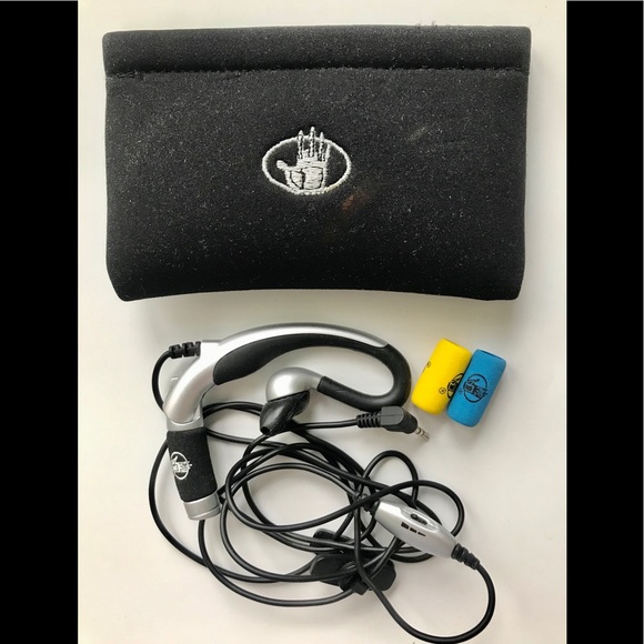 No-Bluetooth-In-The-Car, HANDS-FREE SOLUTION HERE! - Picture 1 of 4